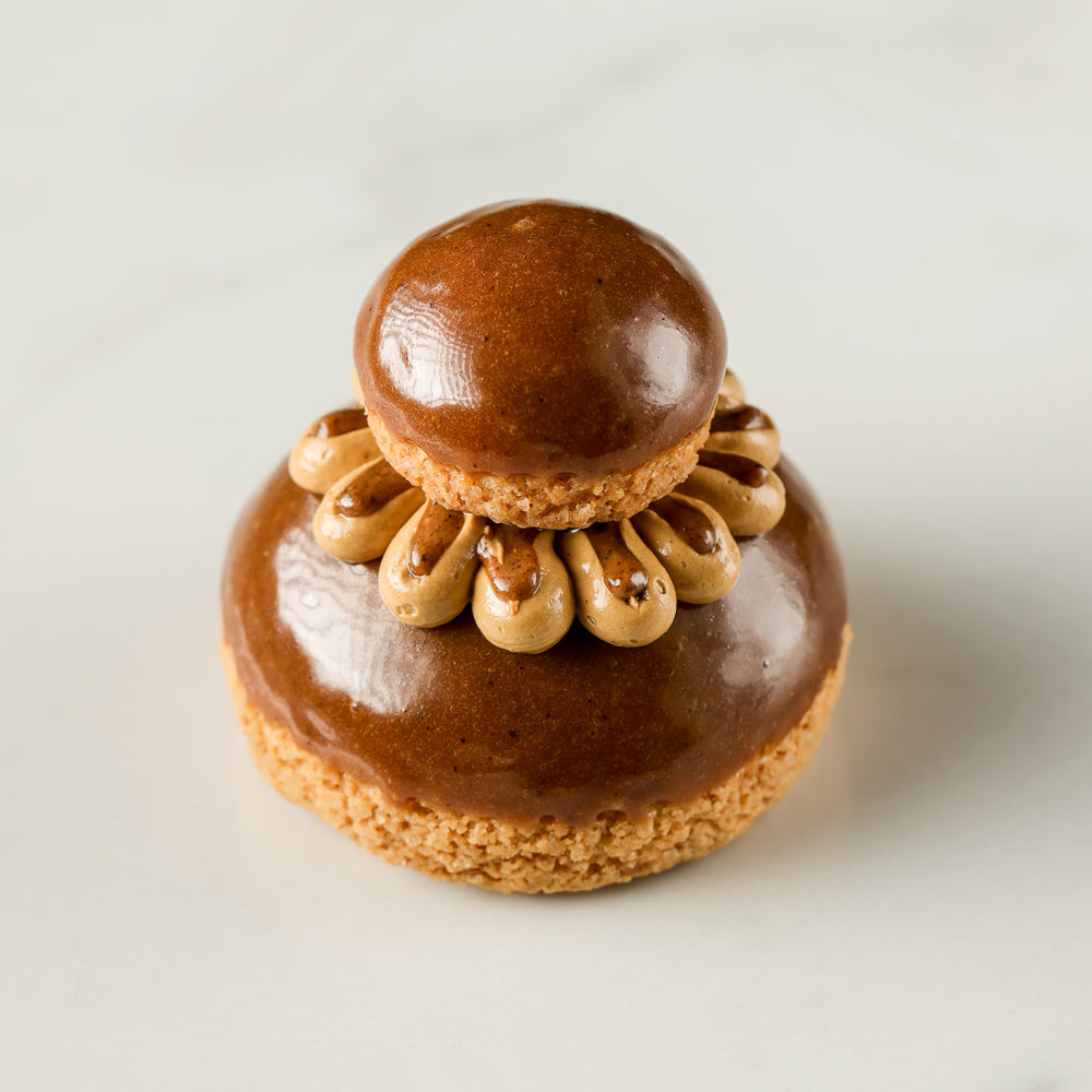 Religieuse au café