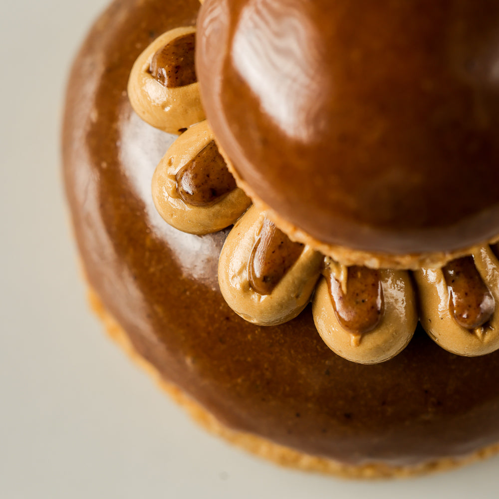 Religieuse au café