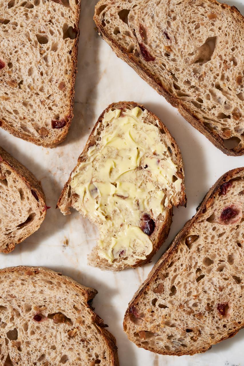 Pain au levain, noisettes et cranberry