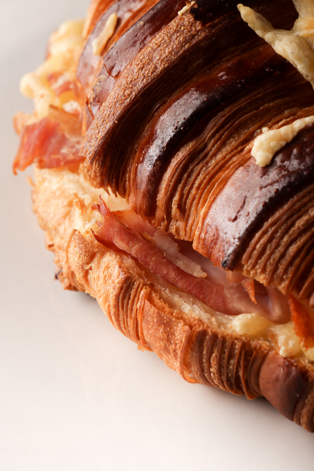 Croissant au jambon et emmental